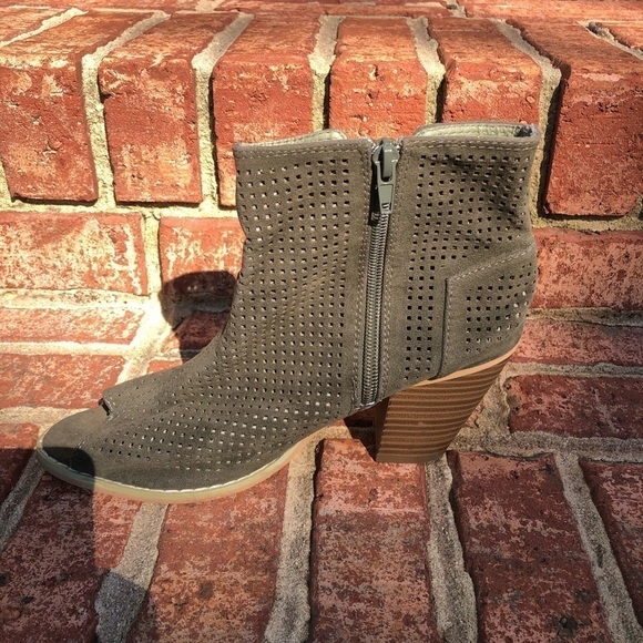RUE 21 Peep Toe Booties Size 7/8 Olive Suede Laser Cut - Picture 6 of 12